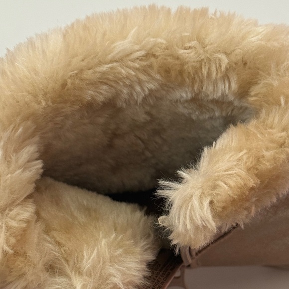 Cat & Jack Girls Shearling Style Boots Faux Fur Round Toe Size 5 - Picture 9 of 10